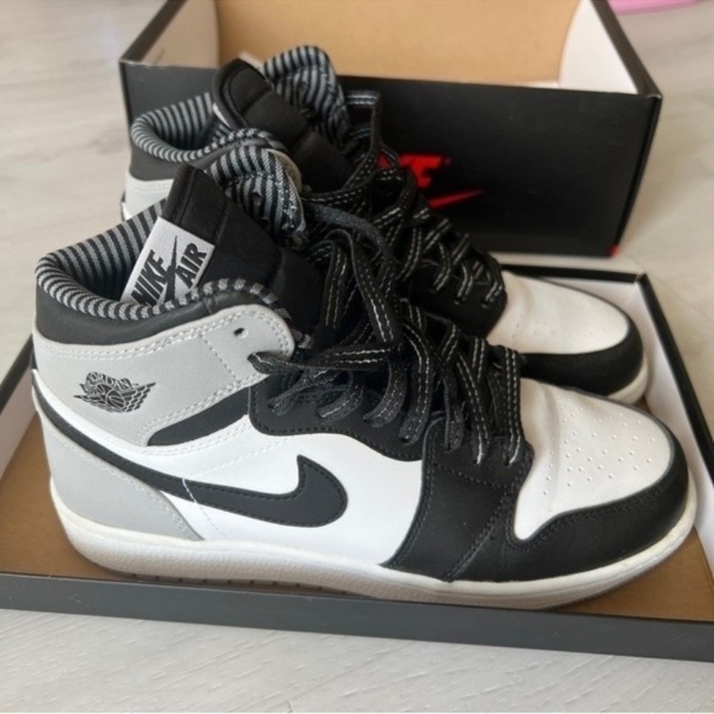Jordan 1s - Picture 2 of 4